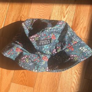 Skida Bucket Hat Neverland